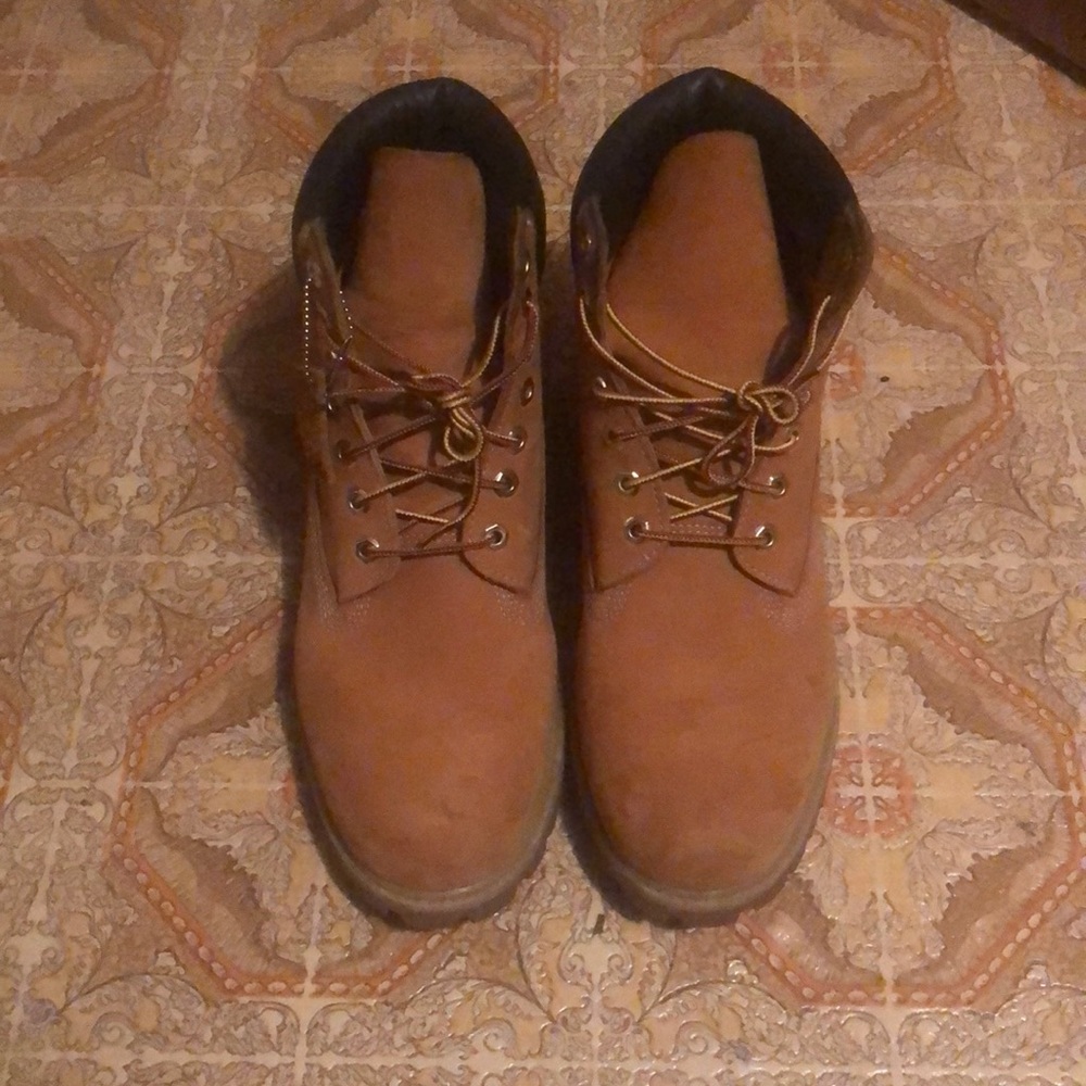 Authentic Timberland Size 10.5 6(7)/10